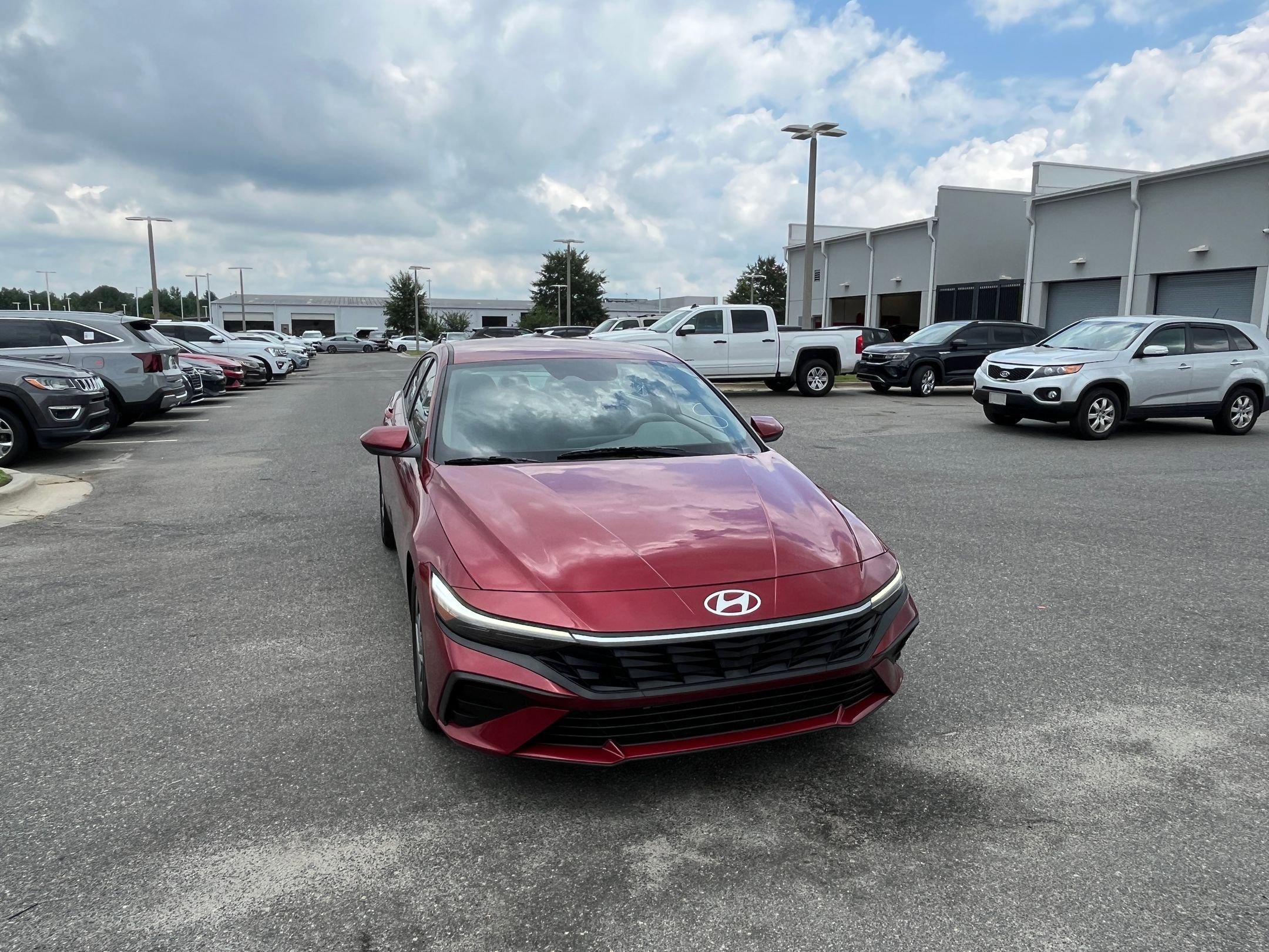 2024 Hyundai Elantra SEL photo 2