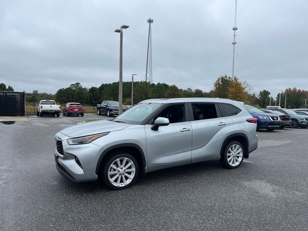Used 2023 Toyota Highlander XLE SUV