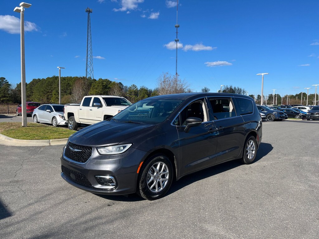 Used 2023 Chrysler Pacifica Touring L Van Passenger Van