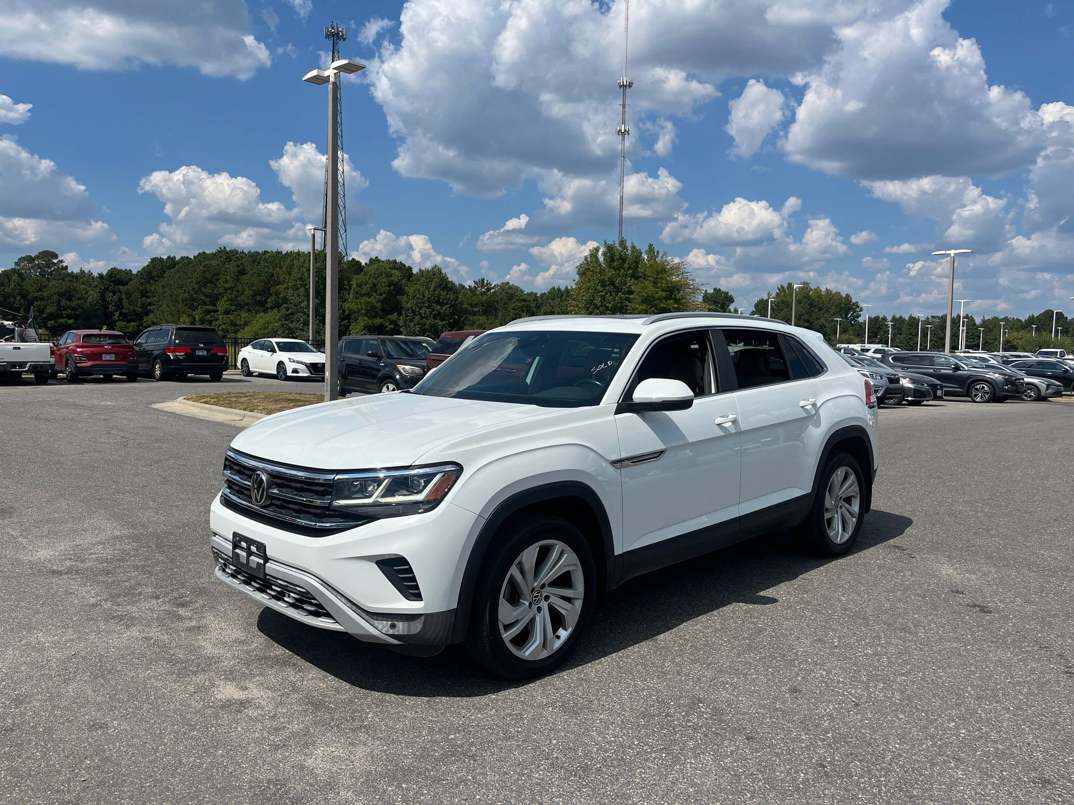 2020 Volkswagen Atlas Cross Sport V6 SEL photo 2