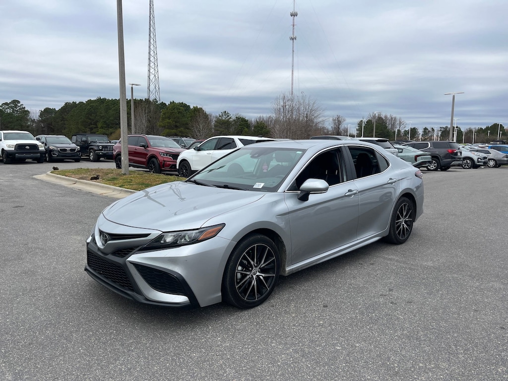 Used 2022 Toyota Camry SE Sedan