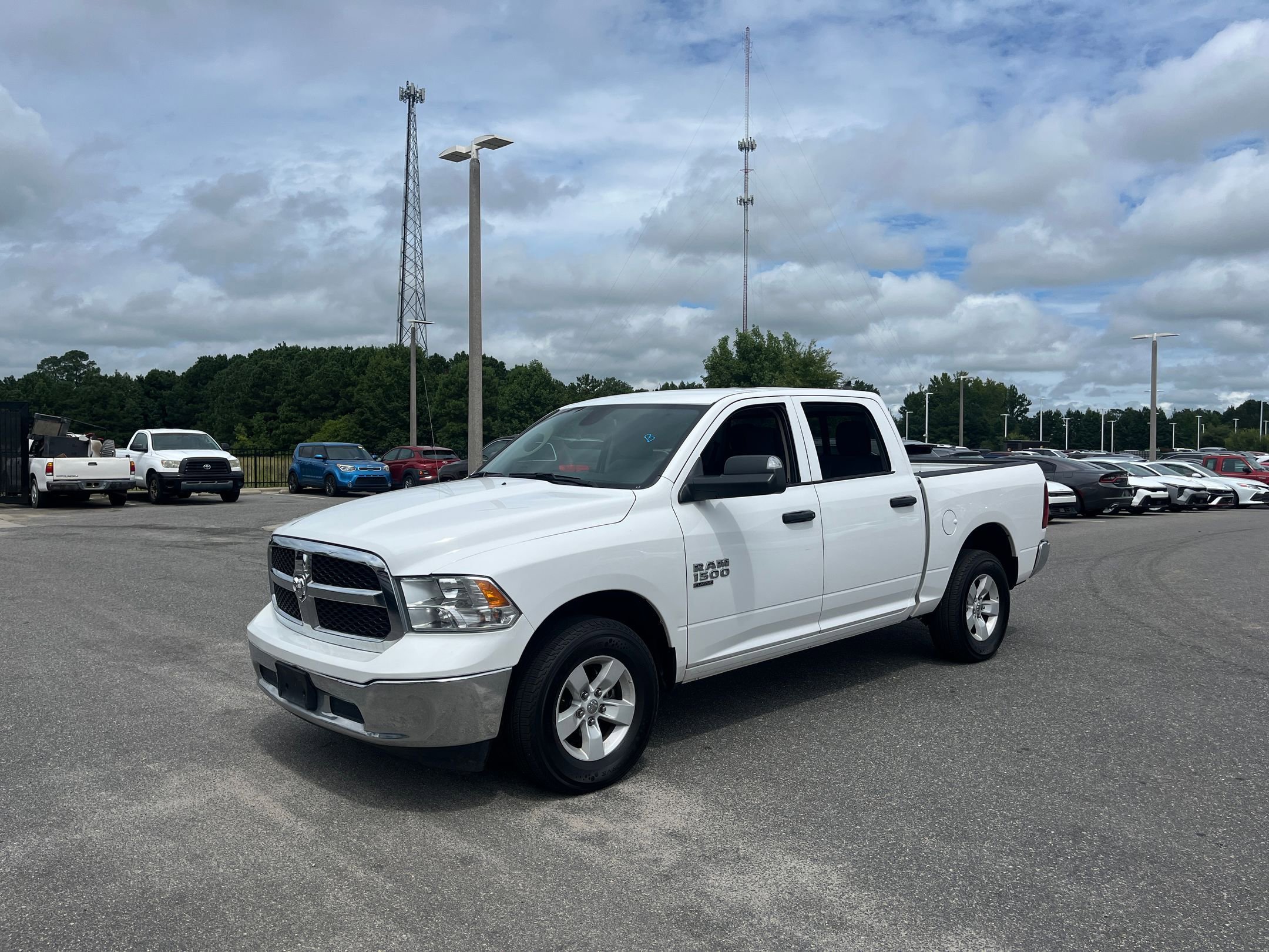 2023 Ram 1500 Classic SLT photo 4