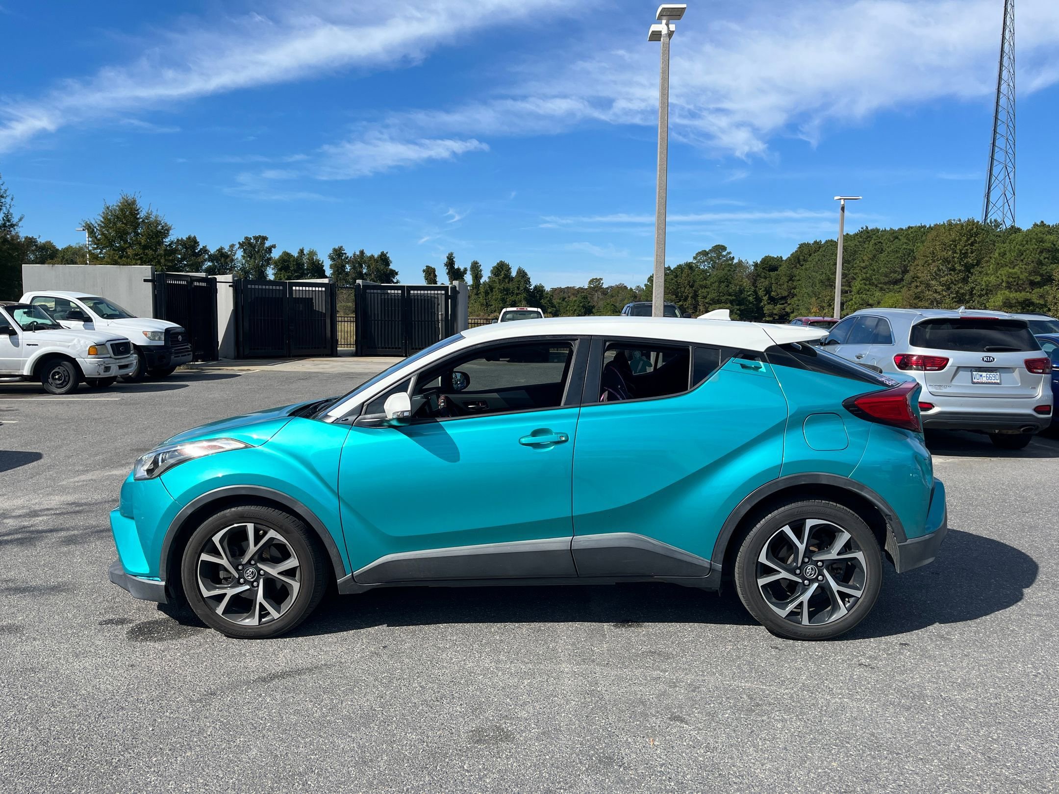 2018 Toyota C-HR XLE photo 4
