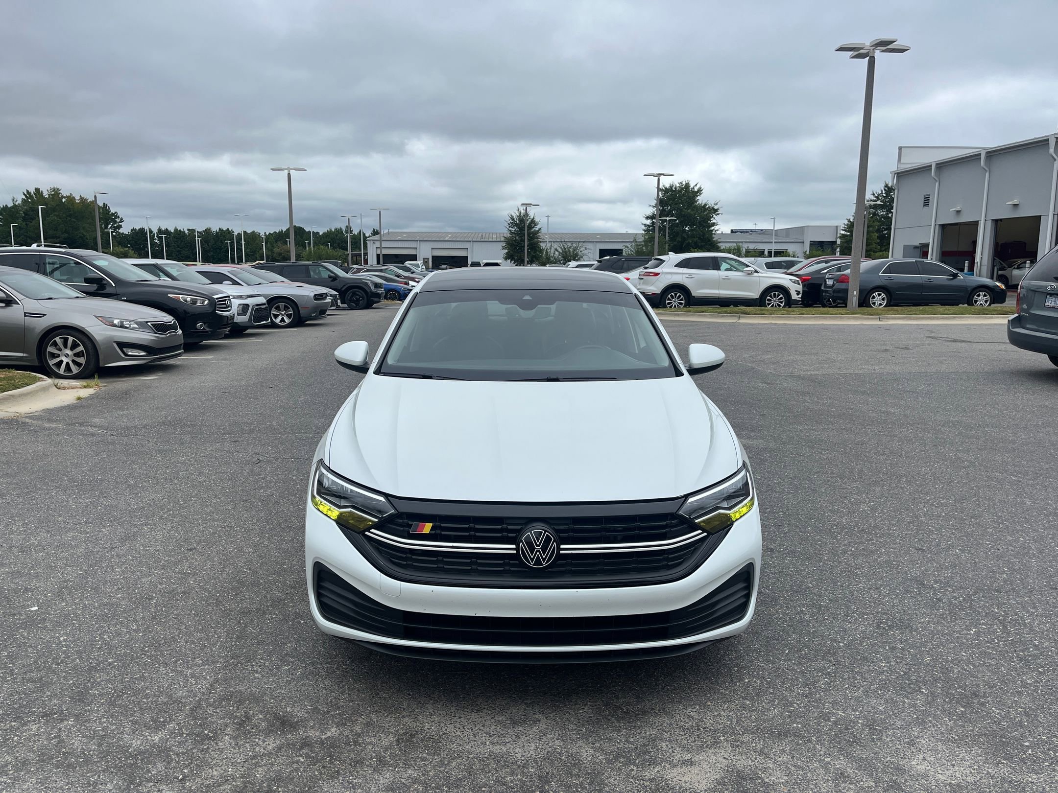 2023 Volkswagen Jetta 1.5T SE photo 2