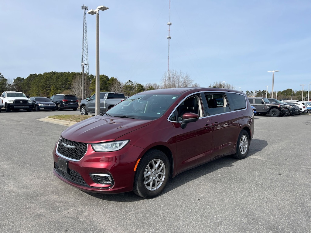 Used 2023 Chrysler Pacifica Touring L Van Passenger Van
