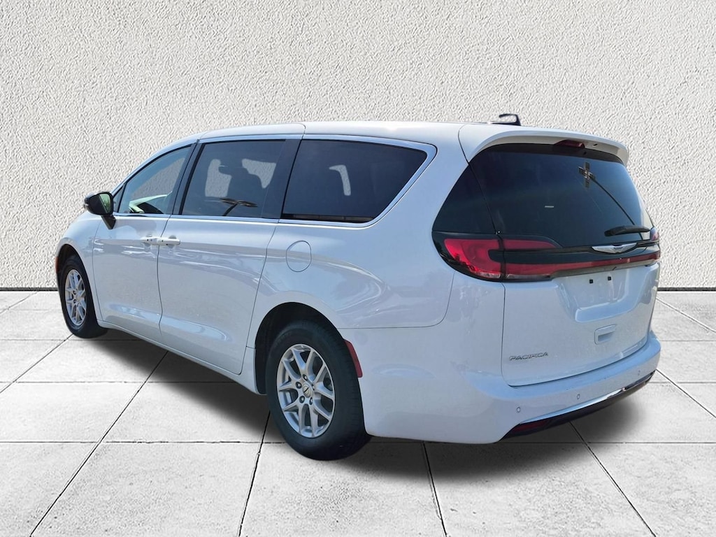 Used 2025 Chrysler Pacifica Select Van Passenger Van