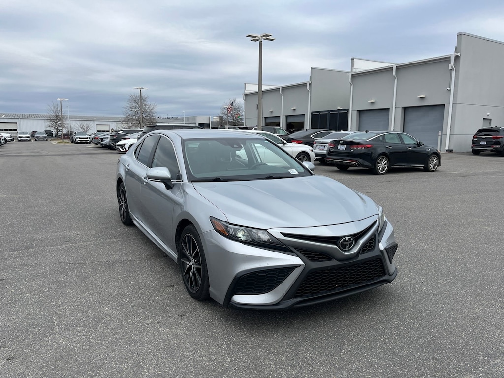 Used 2022 Toyota Camry SE Sedan