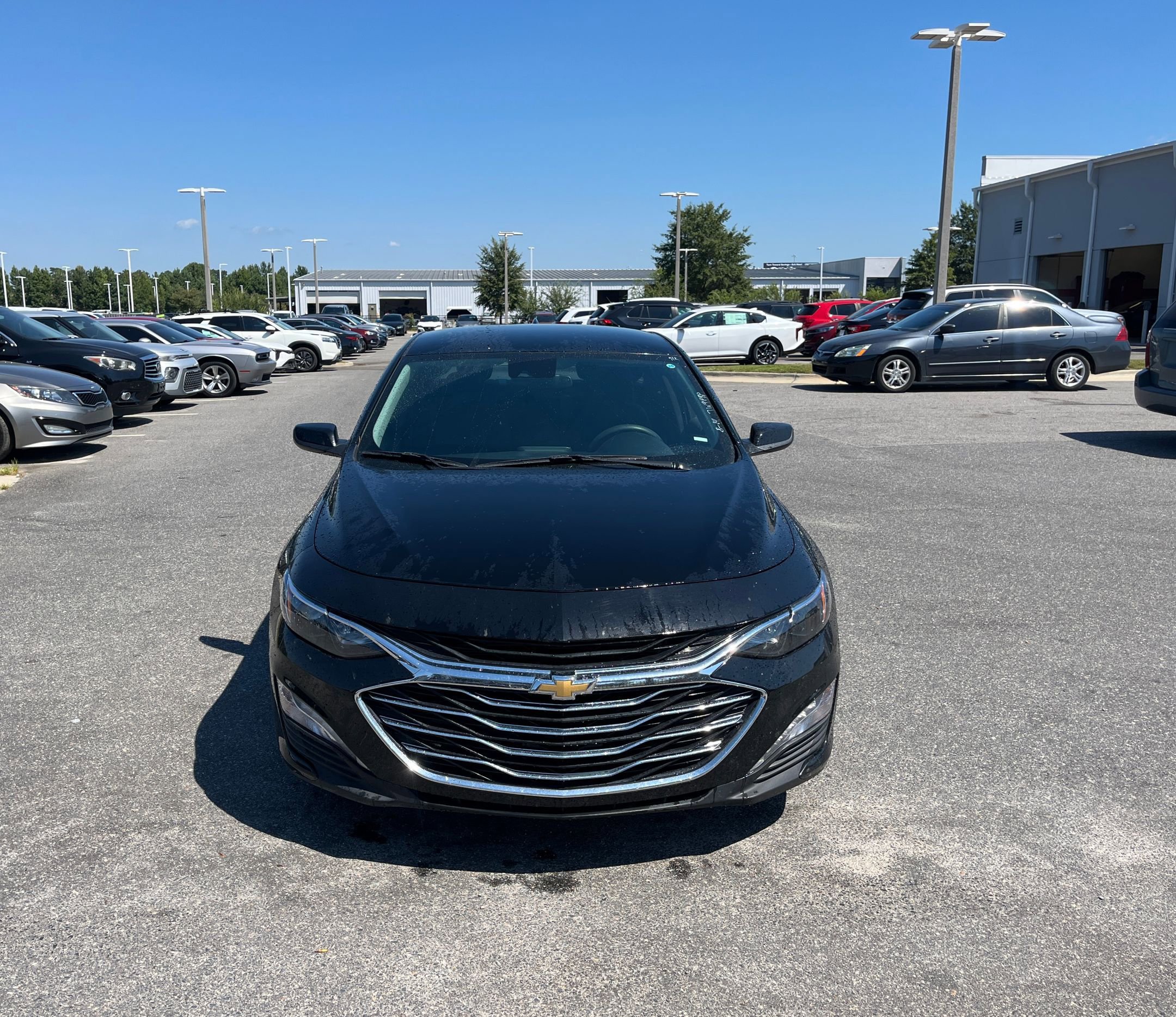 2024 Chevrolet Malibu 1LT photo 2