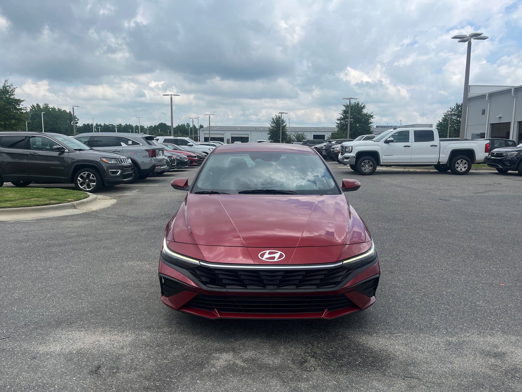 2024 Hyundai Elantra SEL photo 3