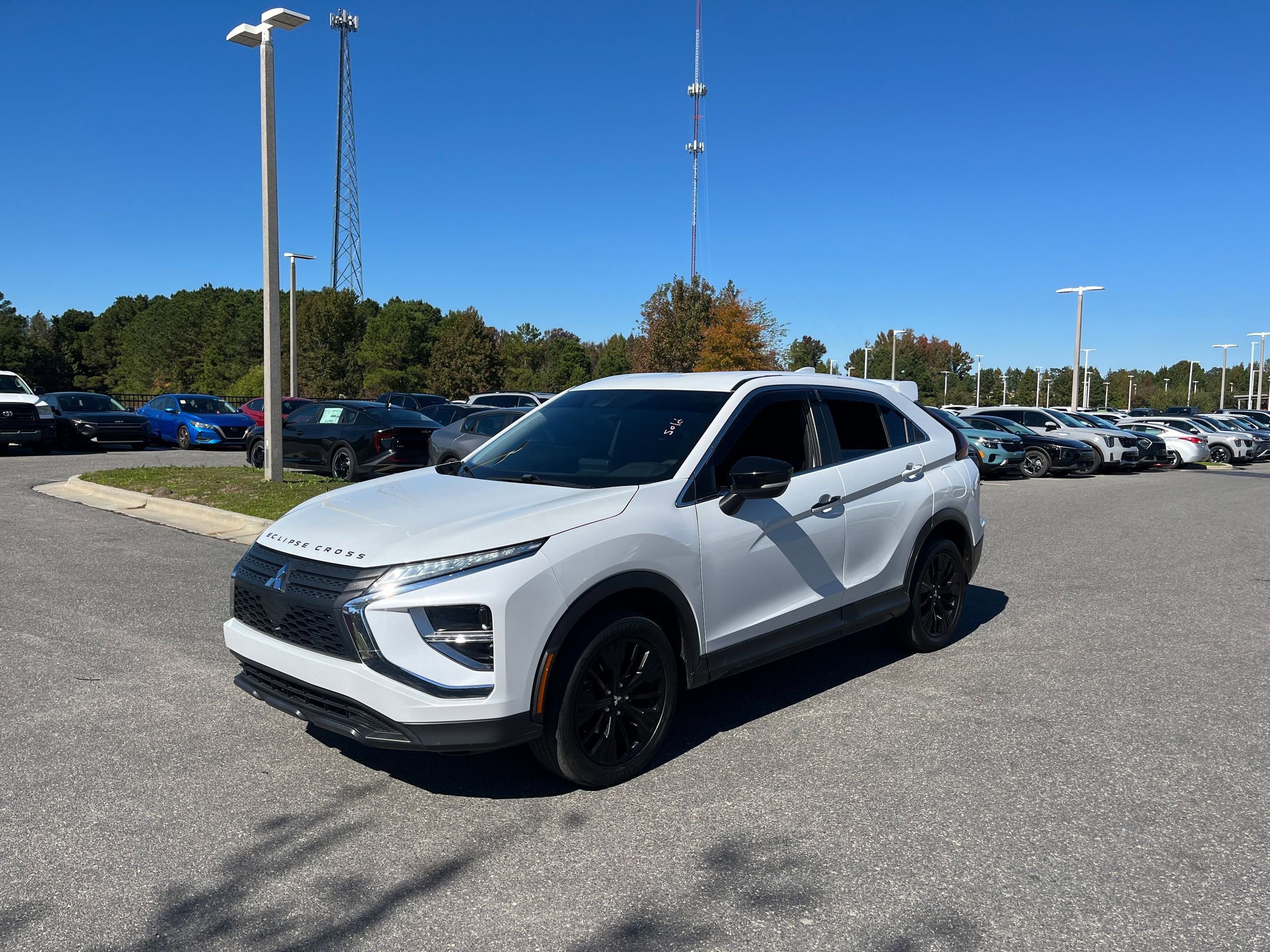 2022 Mitsubishi Eclipse Cross LE photo 4
