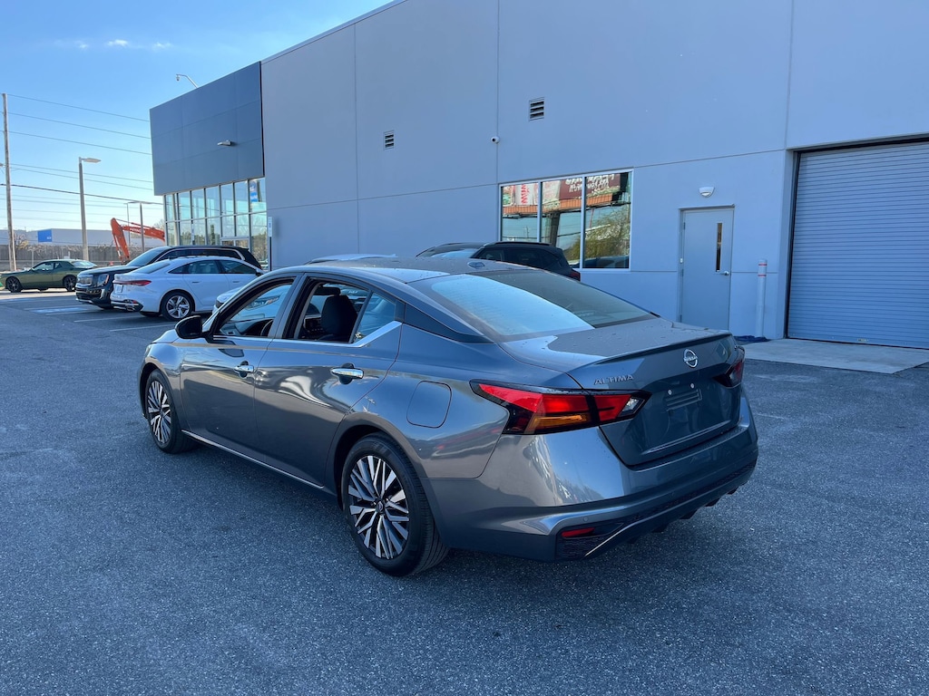 Used 2024 Nissan Altima 2.5 SV Sedan