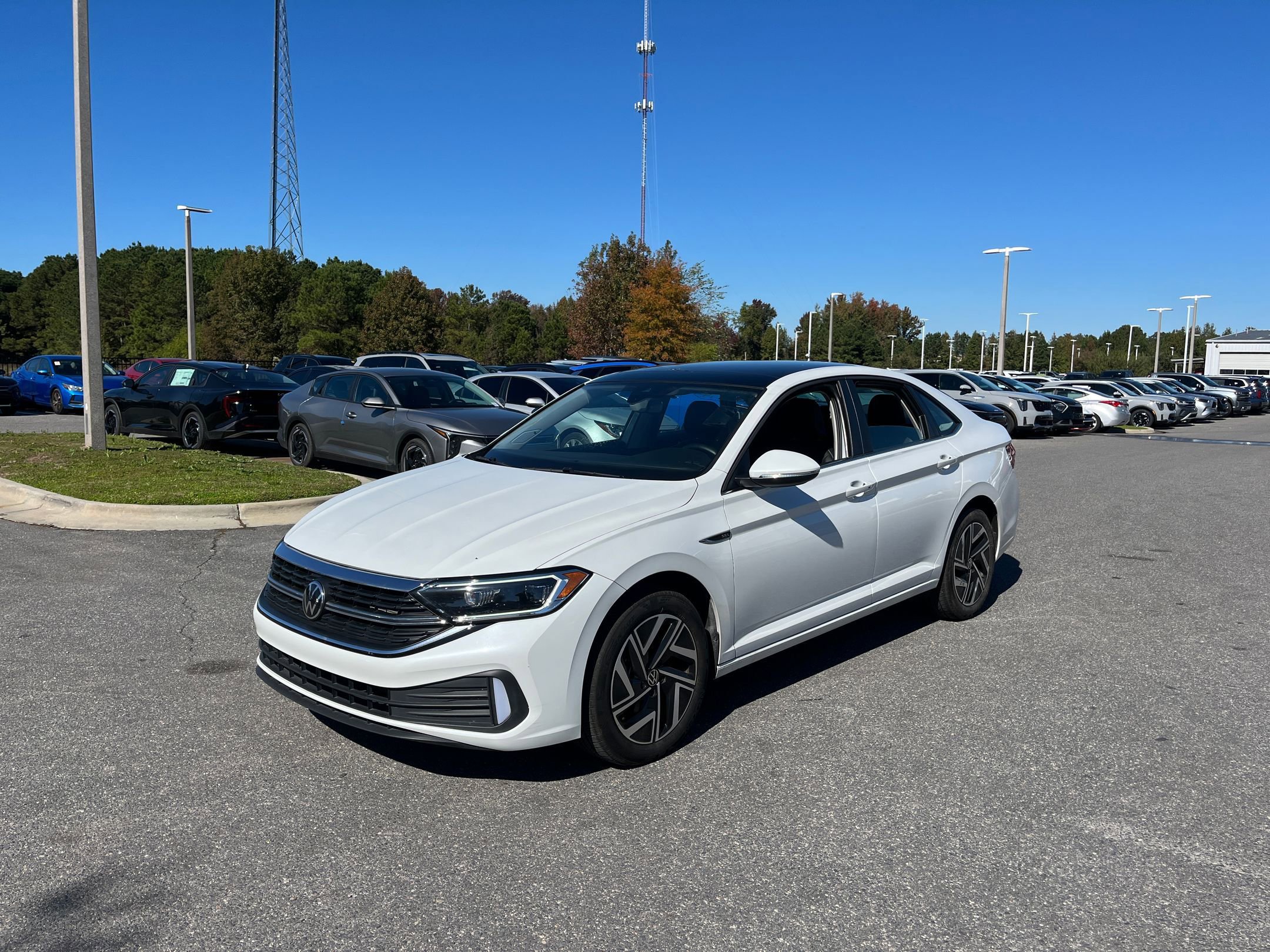 2024 Volkswagen Jetta 1.5T SEL photo 4