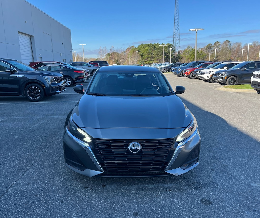 Used 2024 Nissan Altima 2.5 SV Sedan