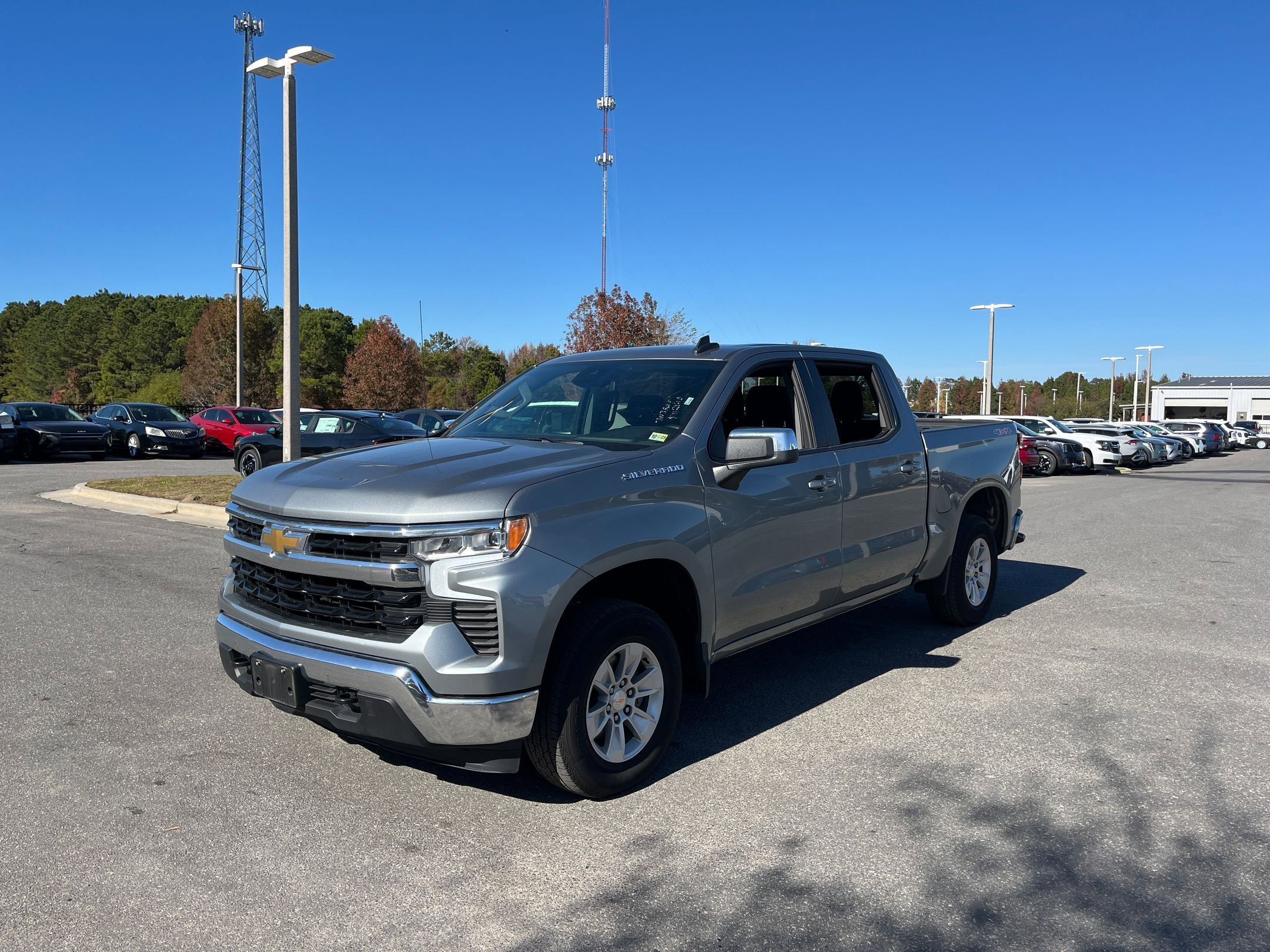 2025 Chevrolet Silverado 1500 LT photo 3