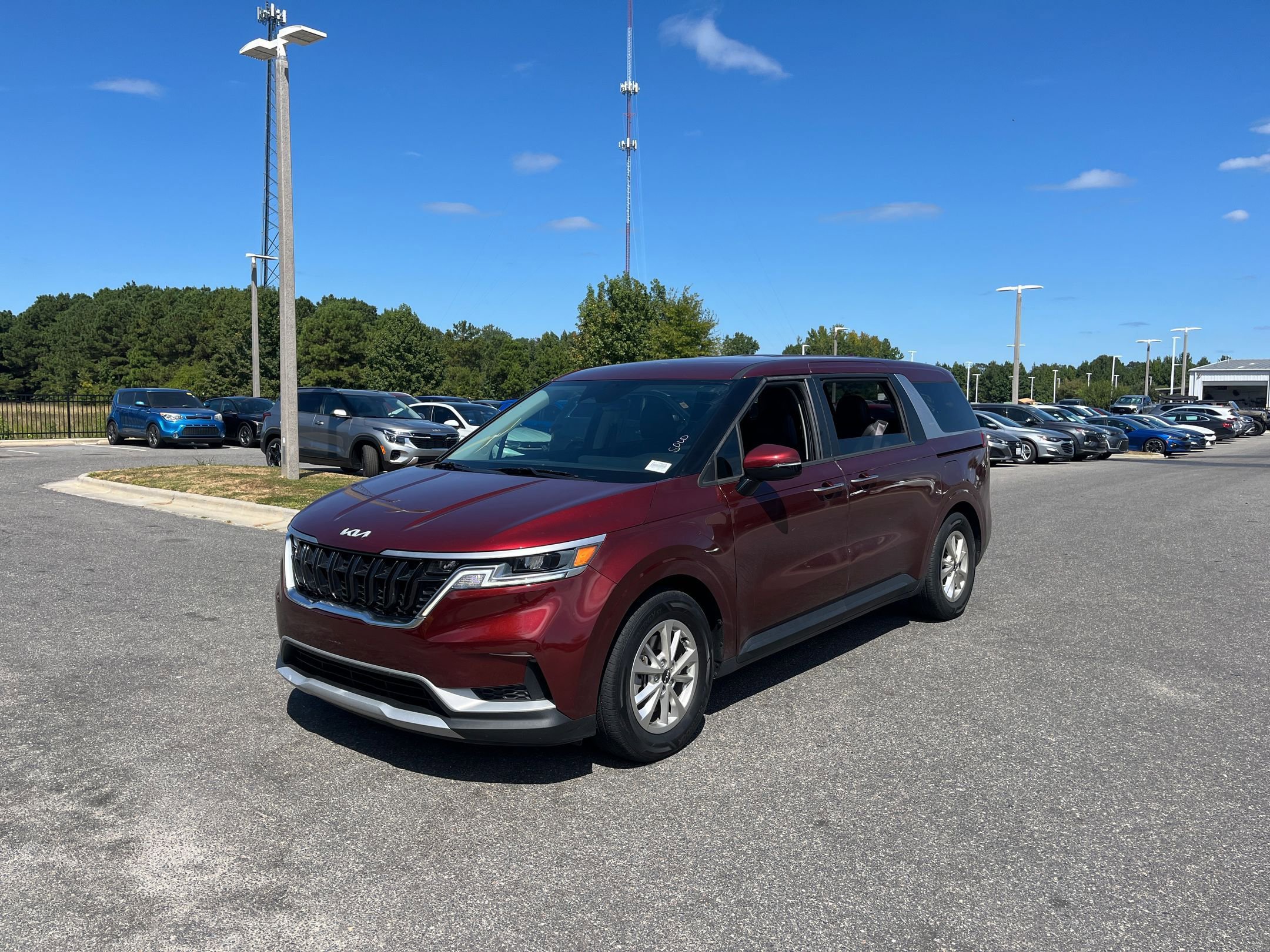 2022 Kia Carnival LXS photo 4