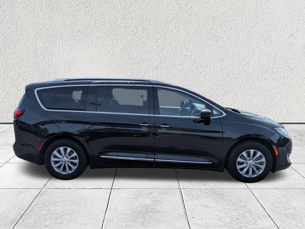 Used 2019 Chrysler Pacifica Touring L Van Passenger Van