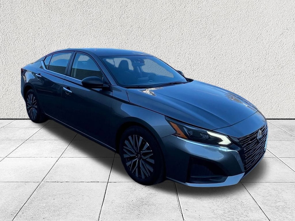 Used 2024 Nissan Altima 2.5 SV Sedan