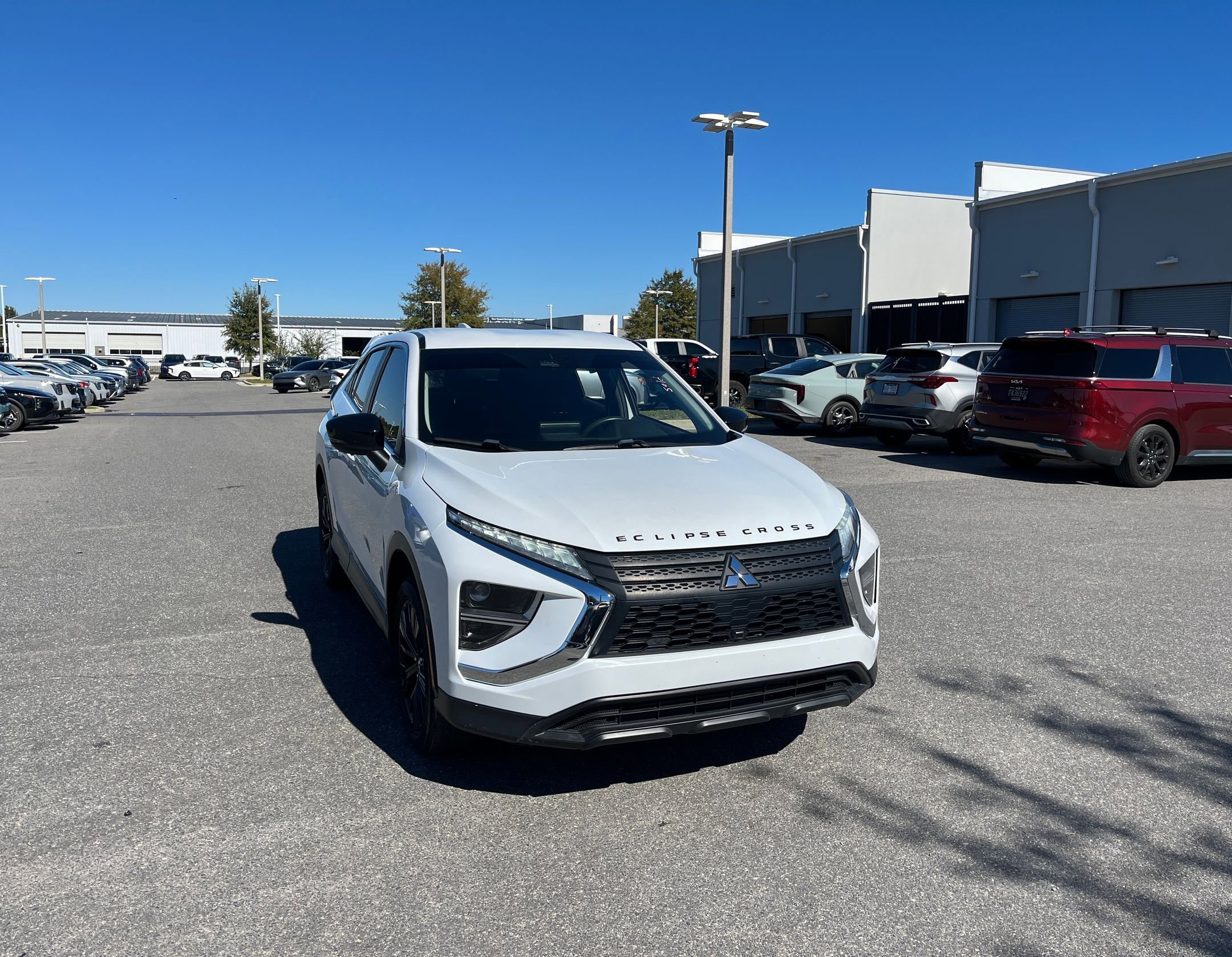 2022 Mitsubishi Eclipse Cross LE photo 2