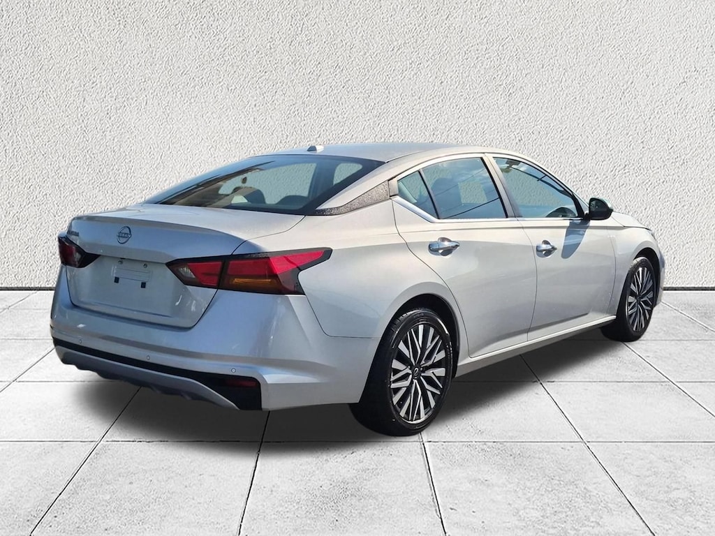 Used 2025 Nissan Altima SV Sedan