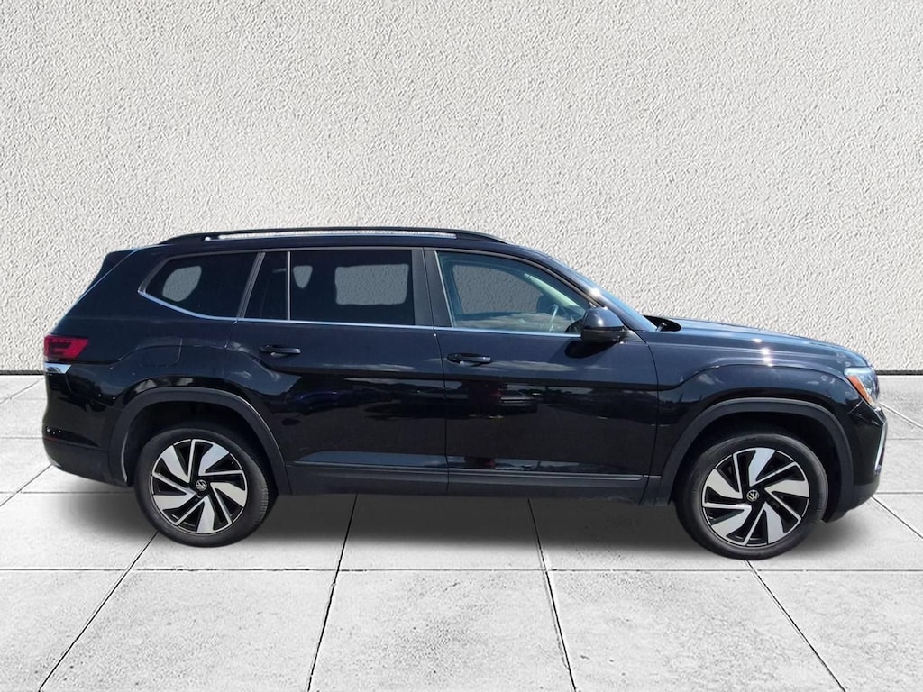 Used 2024 Volkswagen Atlas 2.0T SE w/Technology SUV