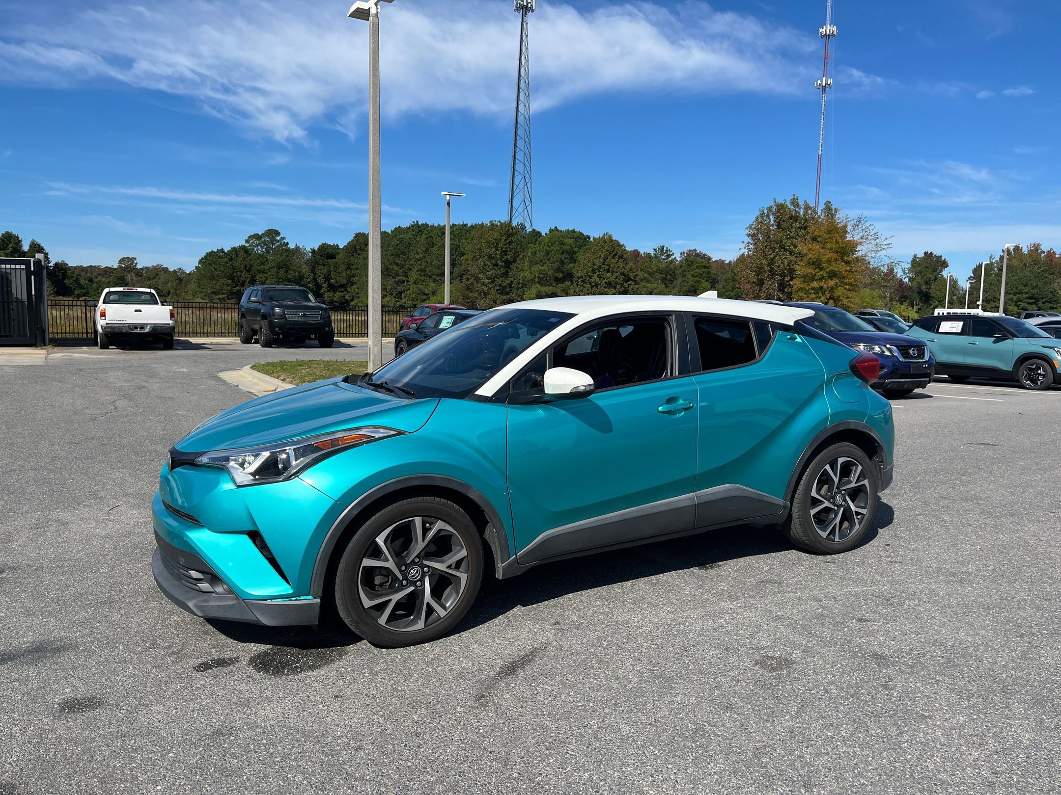 2018 Toyota C-HR XLE photo 3