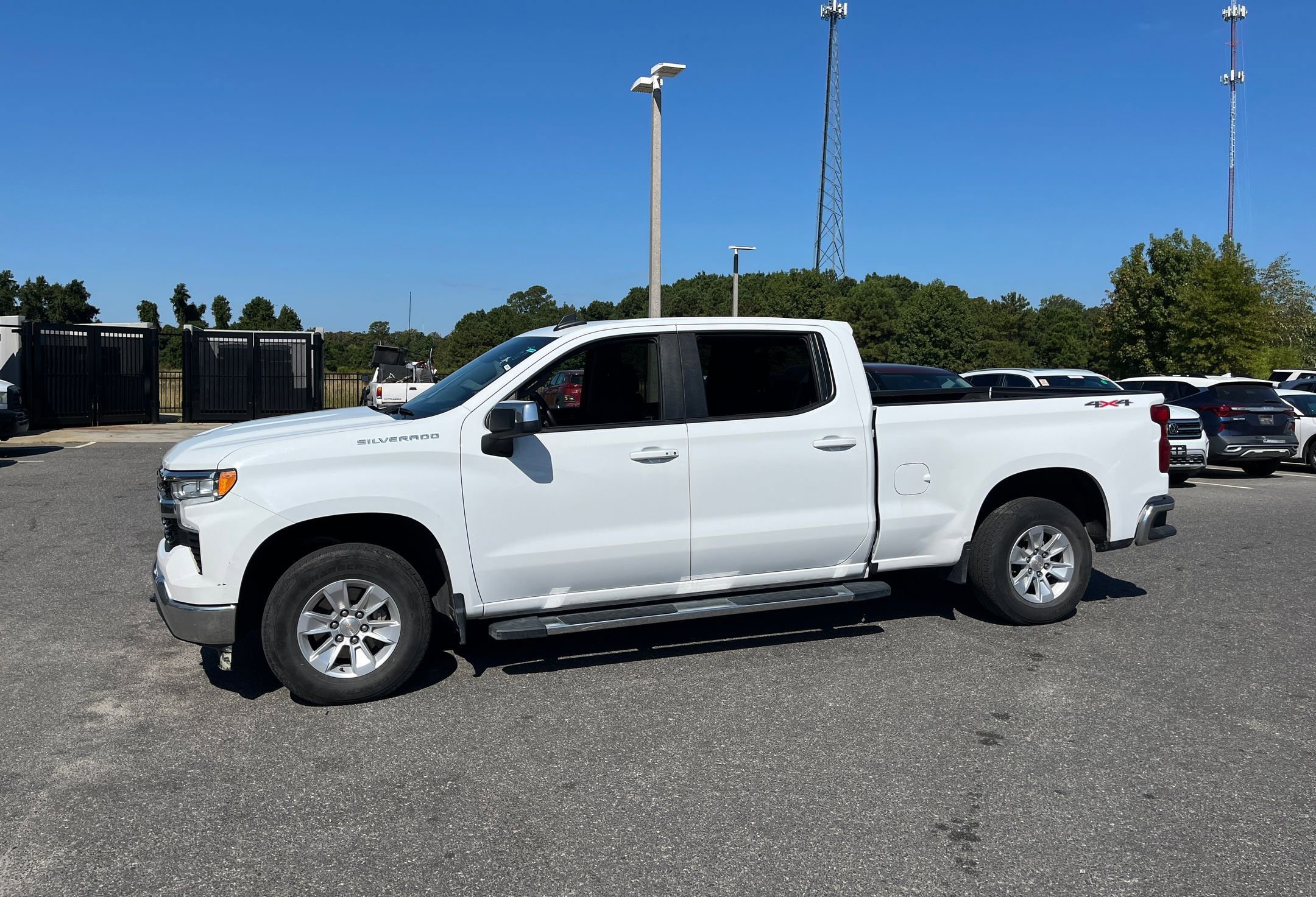 2023 Chevrolet Silverado 1500 LT photo 4