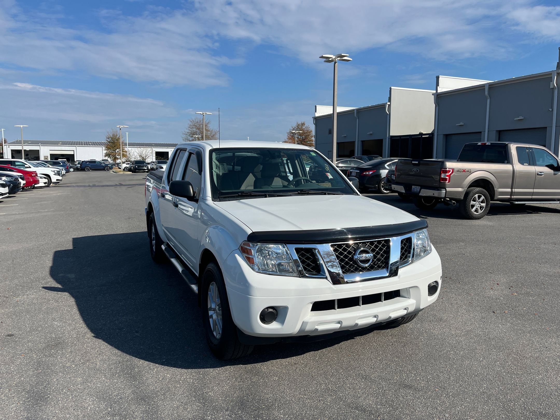 2019 Nissan Frontier SV photo 2