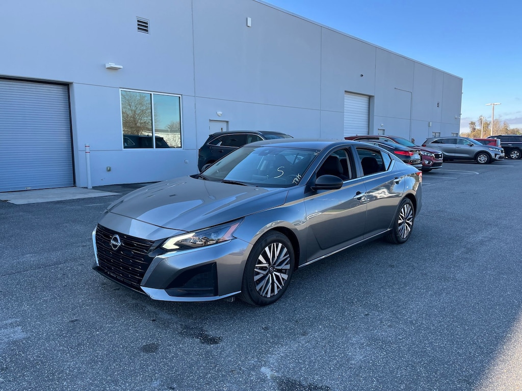 Used 2024 Nissan Altima 2.5 SV Sedan