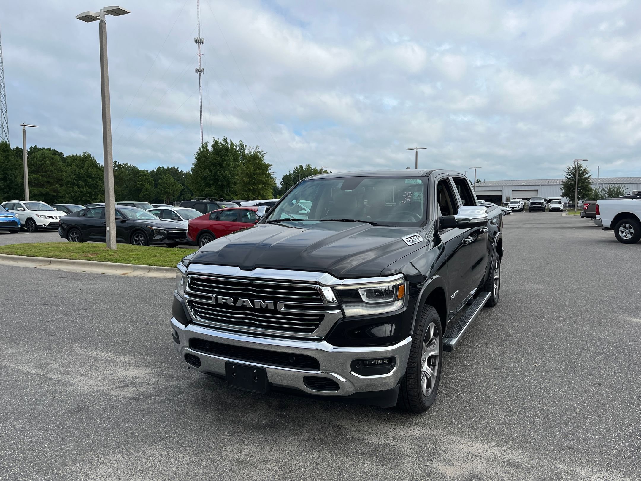 2019 Ram 1500 Laramie photo 3