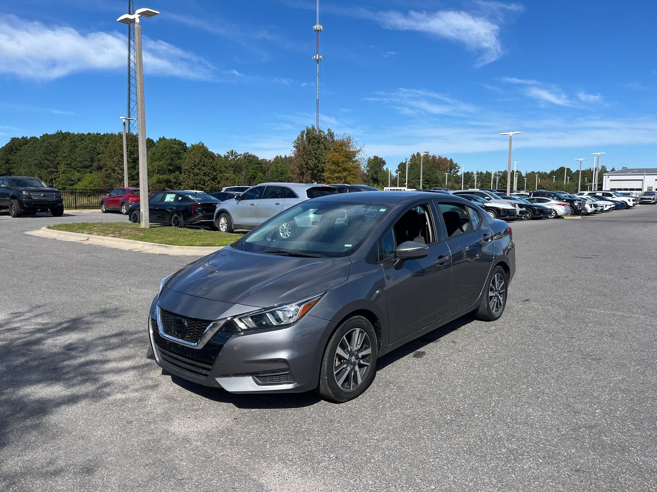 2021 Nissan Versa 1.6 SV photo 4
