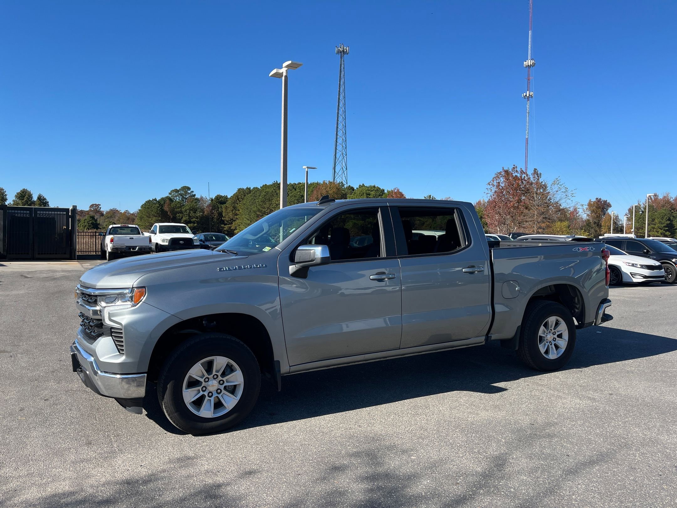 2025 Chevrolet Silverado 1500 LT photo 4
