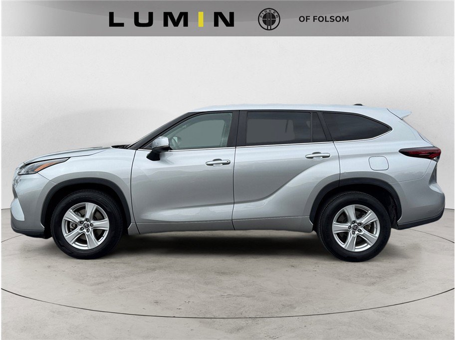 2024 Toyota Highlander LE Sport photo 2