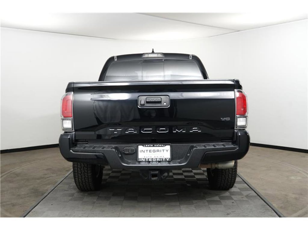 Used 2018 Toyota Tacoma TRD Sport Pickup 4D 5 ft