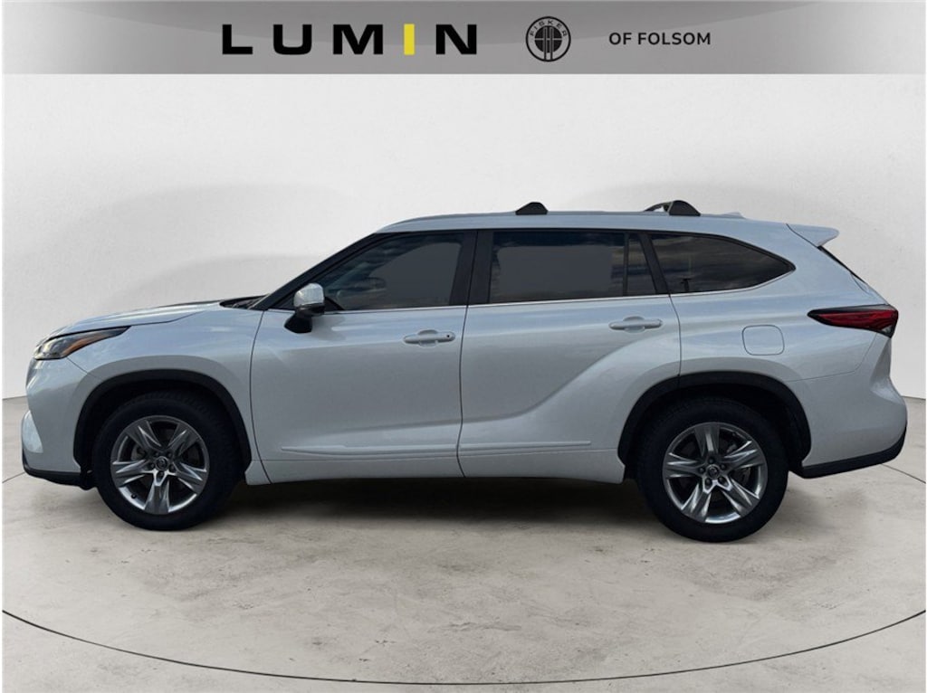 Used 2023 Toyota Highlander XLE Sport Utility 4D