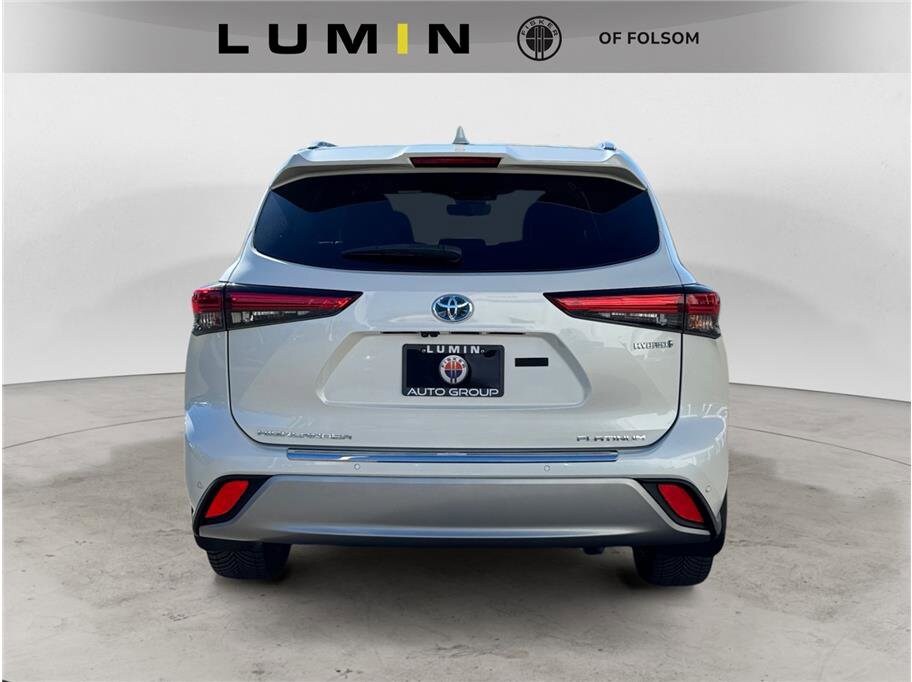 2021 Toyota Highlander Hybrid Platinum photo 2