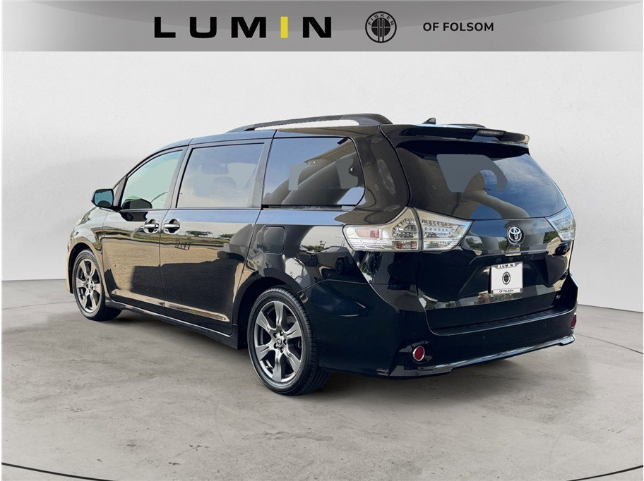 2020 Toyota Sienna SE photo 3