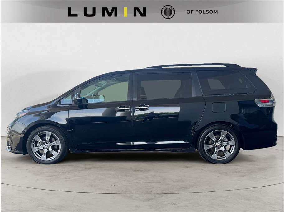 2020 Toyota Sienna SE photo 2
