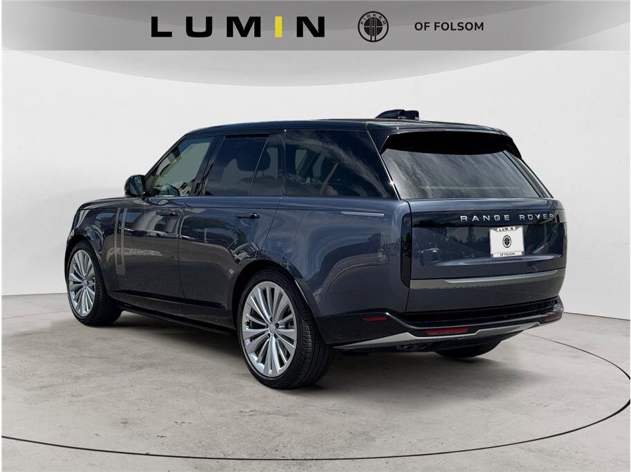 2024 Land Rover Range Rover SE photo 3