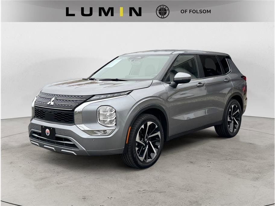 2024 Mitsubishi Outlander SE's photo