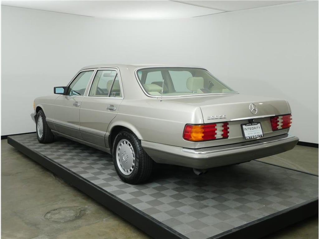 Used 1991 Mercedes-Benz 300 Series 300SE Sedan