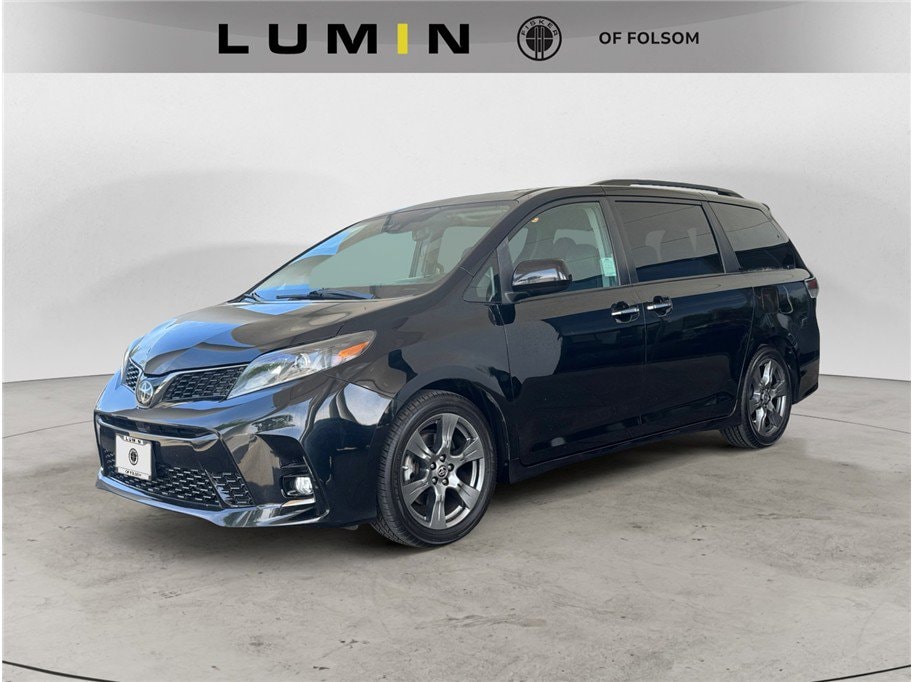 2020 Toyota Sienna SE's photo