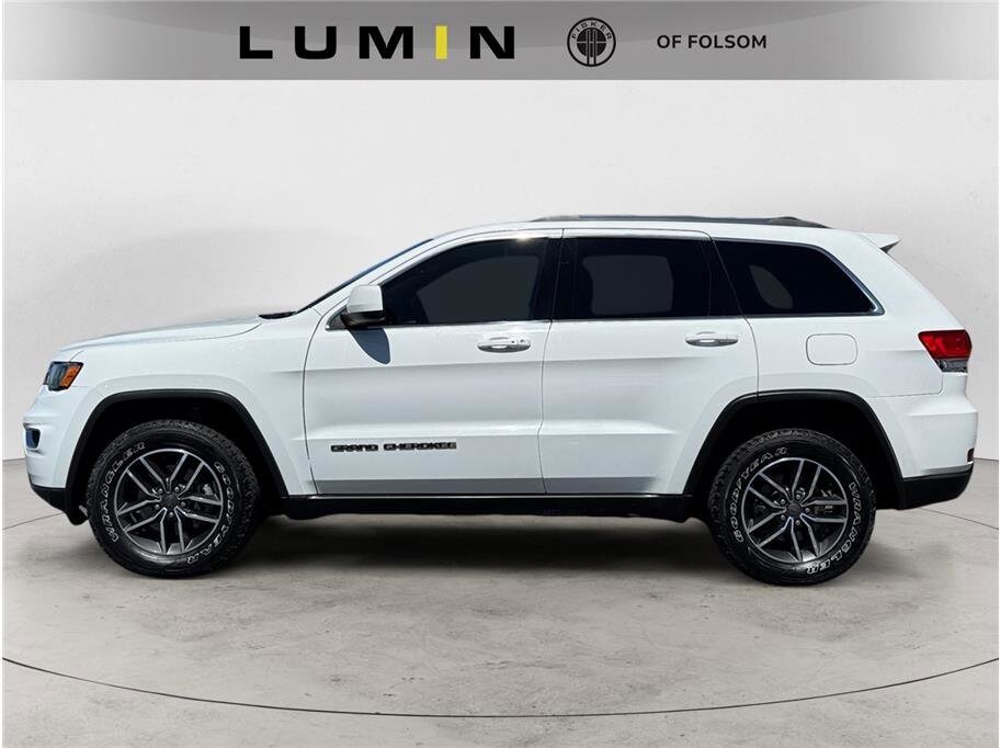 2019 Jeep Grand Cherokee Laredo E photo 2