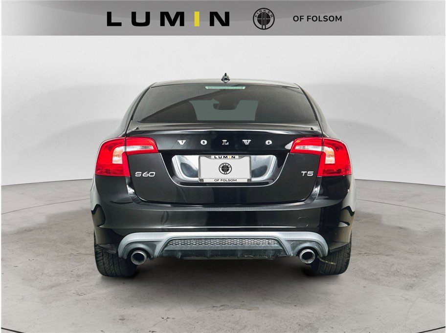 2018 Volvo S60 T5 Dynamic photo 4