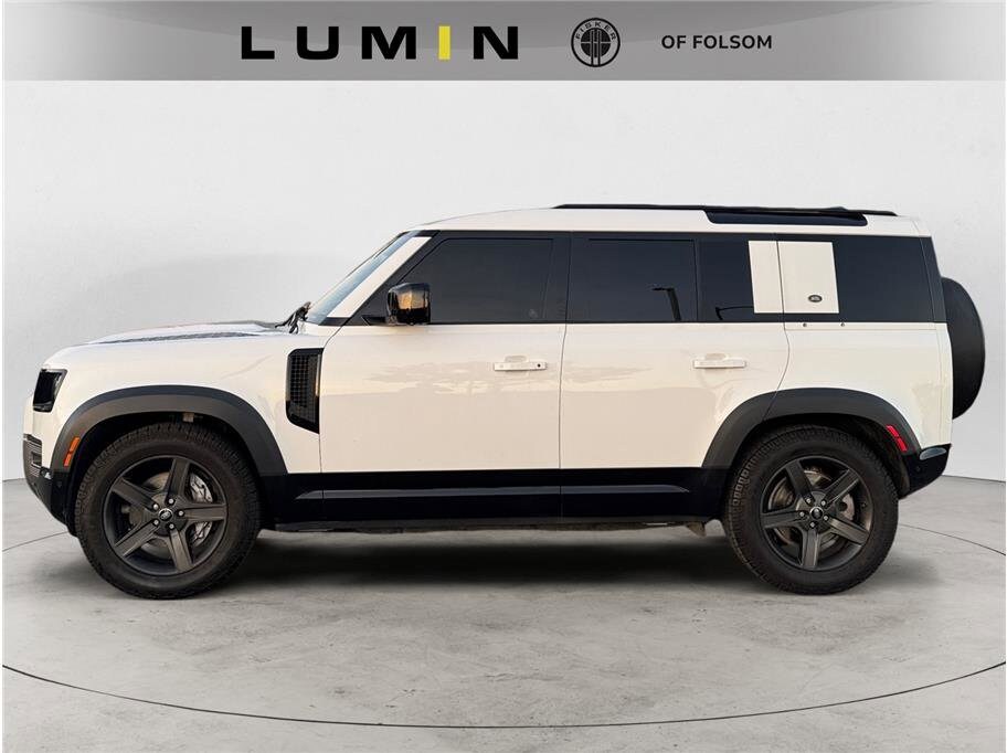 2022 Land Rover Defender 110 X-Dynamic SE photo 2