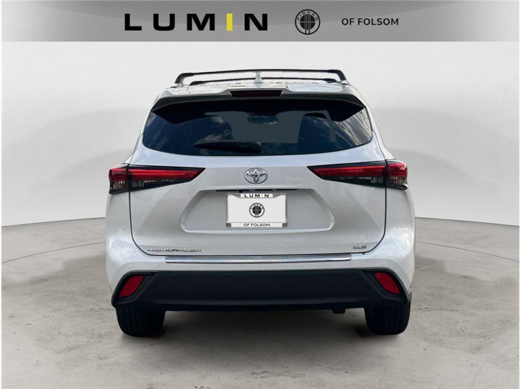 Used 2023 Toyota Highlander XLE Sport Utility 4D