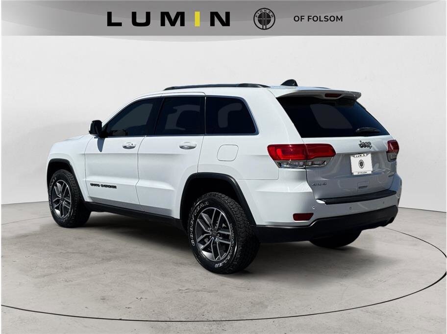 2019 Jeep Grand Cherokee Laredo E photo 3