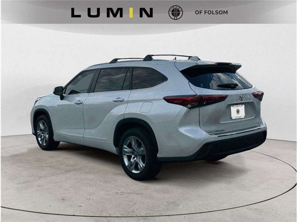 Used 2023 Toyota Highlander XLE Sport Utility 4D