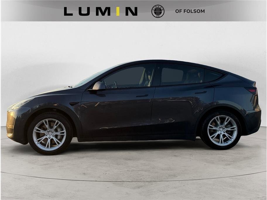 2021 Tesla Model Y Standard Range photo 2