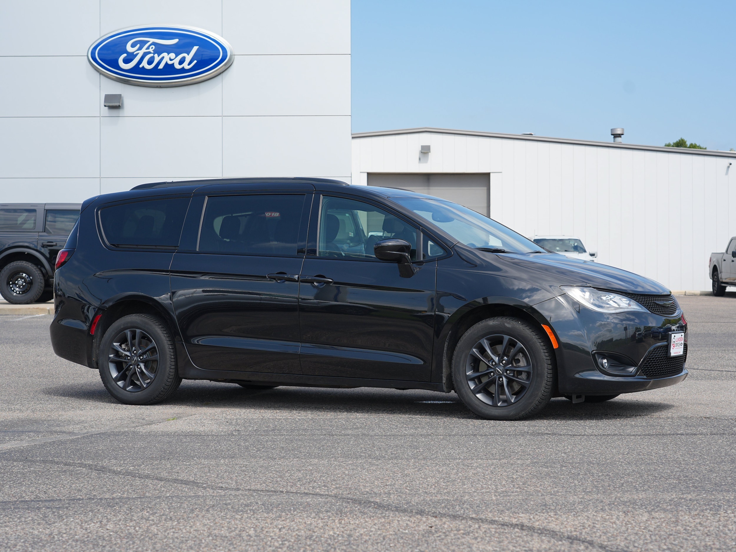 Used 2020 Chrysler Pacifica AWD LAUNCH EDITION with VIN 2C4RC3BG4LR123868 for sale in Annandale, Minnesota