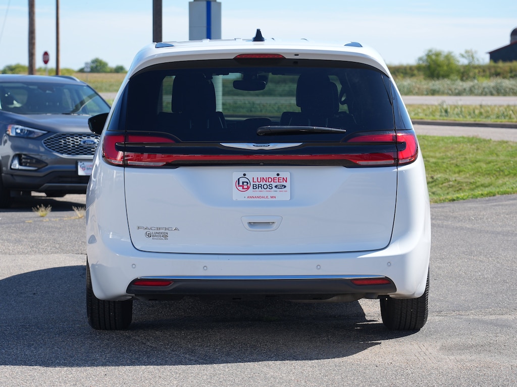 Used 2025 Chrysler Pacifica Select Minivan/Van